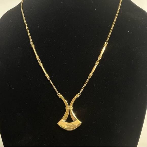 Jewels by Trifari crown Trifari gold tone vintage necklace - Picture 3 of 5